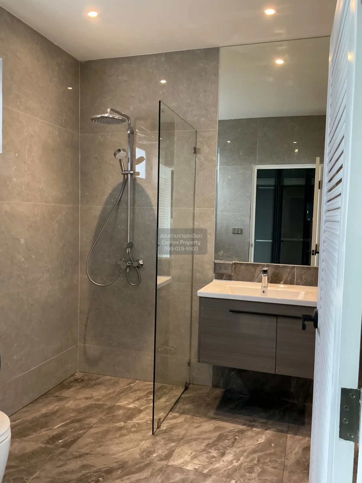 เช่าทาวเฮาส์ 4 ชั้น พื้นที่ 400 ตารางเมตร คลองตันเหนือ วัฒนา กรุง