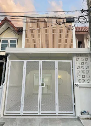 ขายทาวน์เฮ้าส์ สนามบินน้ำ ซอยนนทุบรี 46 รีโนเวทใหม่ ท่าทราย เมืองนนทบุรี นนทบุรี CX-140848