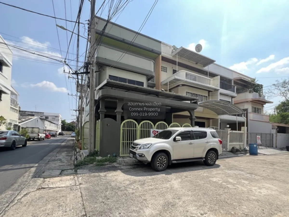 ขายทาวน์เฮ้าส์/ทาวน์โฮม  บ้านเกษมสันต์ ลาดพร้าว ห้องมุม MRT-ลาดพร 1