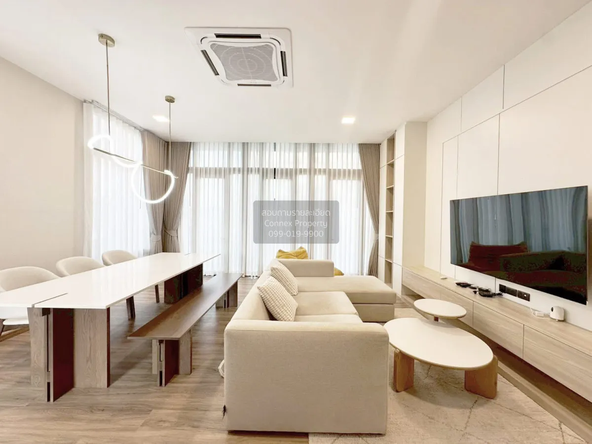 For Rent Townhouse/Townhome  , PATIO Ratchayothin , corner unit ,