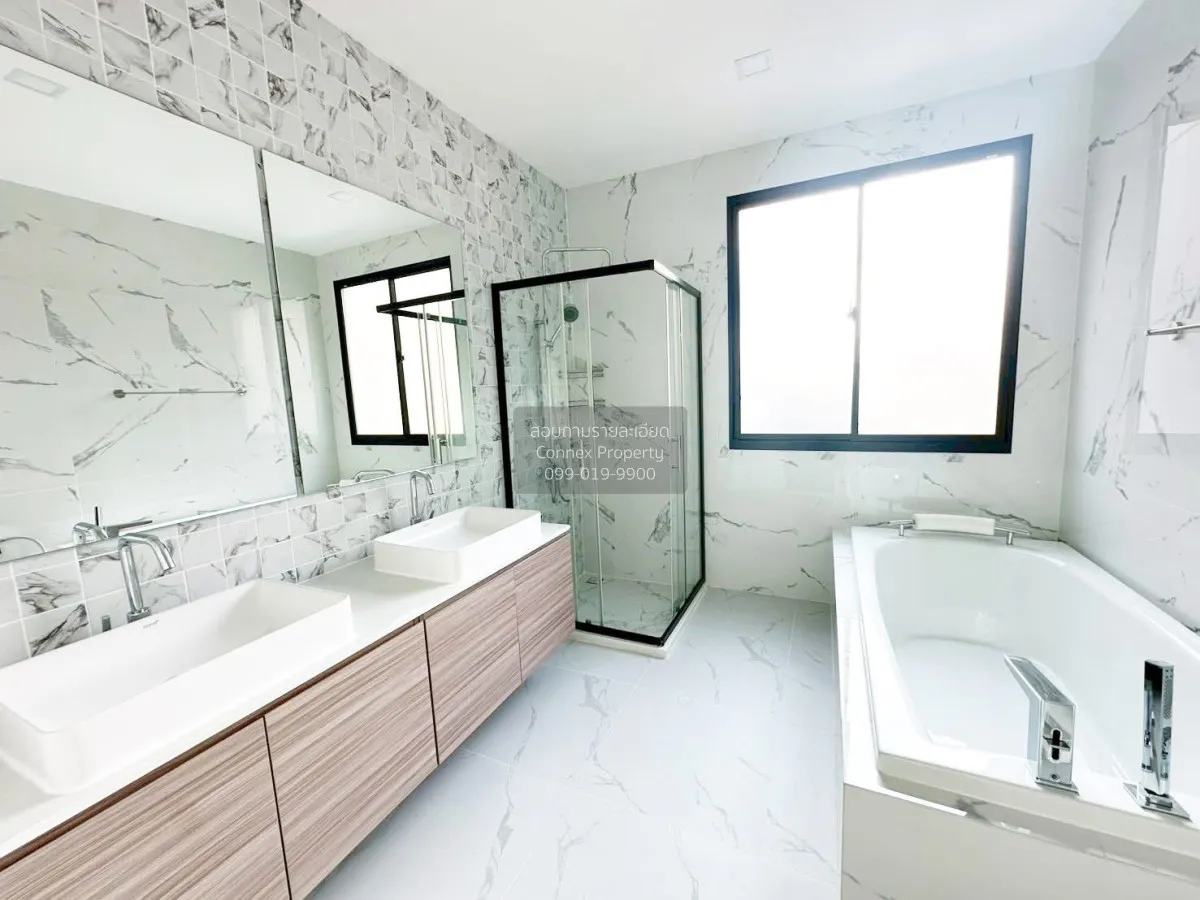 For Rent Townhouse/Townhome  , PATIO Ratchayothin , corner unit ,