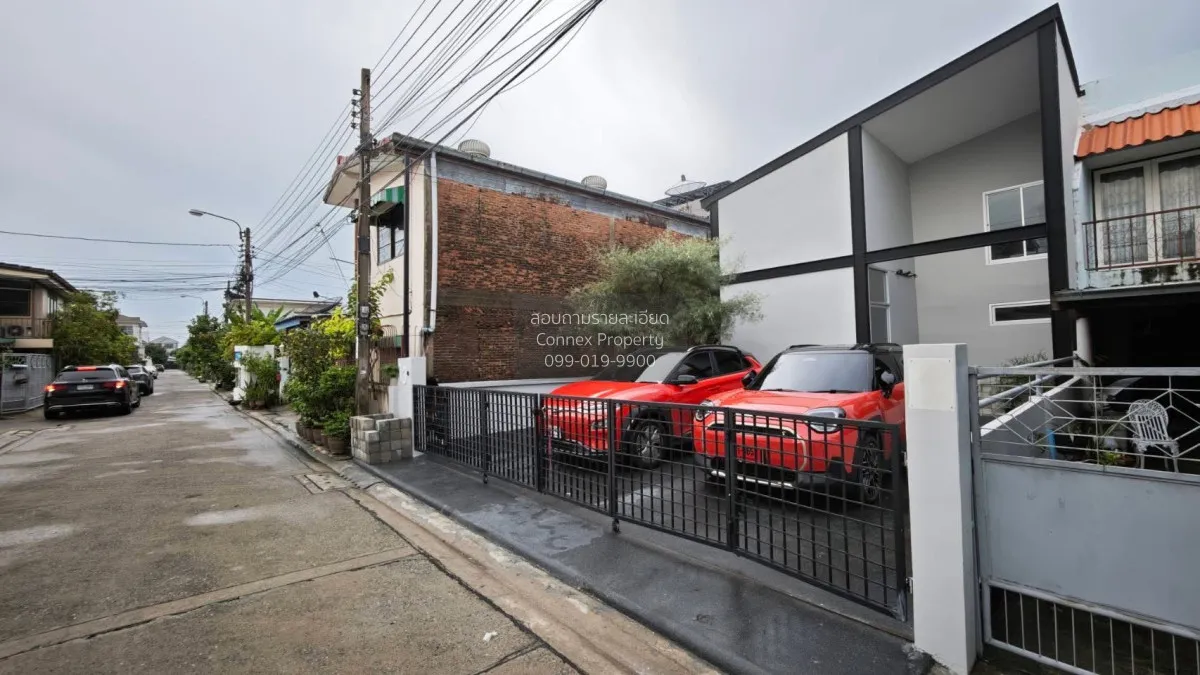 ขายบ้านแฝด โชคชัย 4 ซอย 50 แยก 6 หน้ากว้าง รีโนเวทใหม่ ลาดพร้าว เ 2