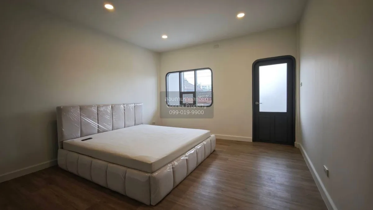 For Rent Townhome, Chokchai 4, Soi 55 , newly renovated , Lat Phr