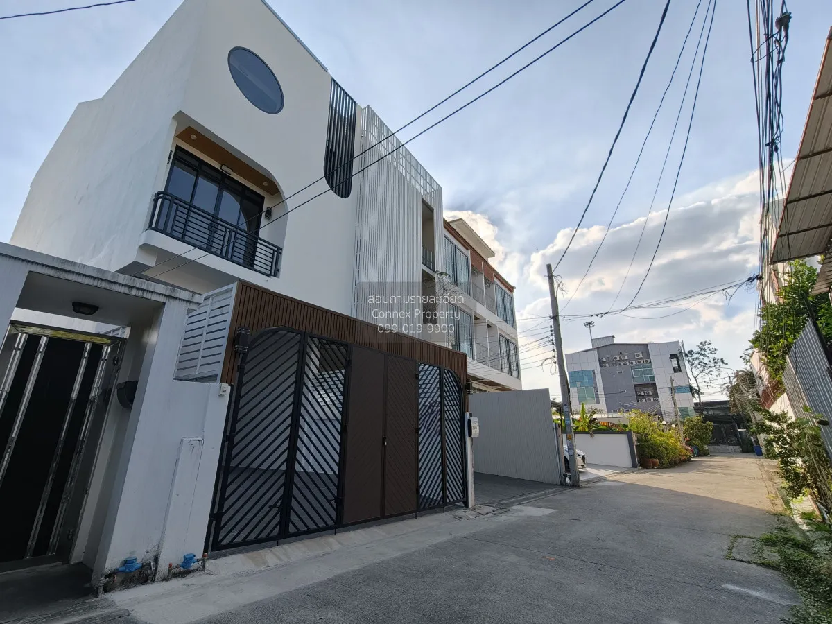 ขายทาวน์โฮม 3 ชั้น เลียบด่วนรามอินทรา ประดิษฐ์มนูธรรม 10 รีโนเวทใ 1