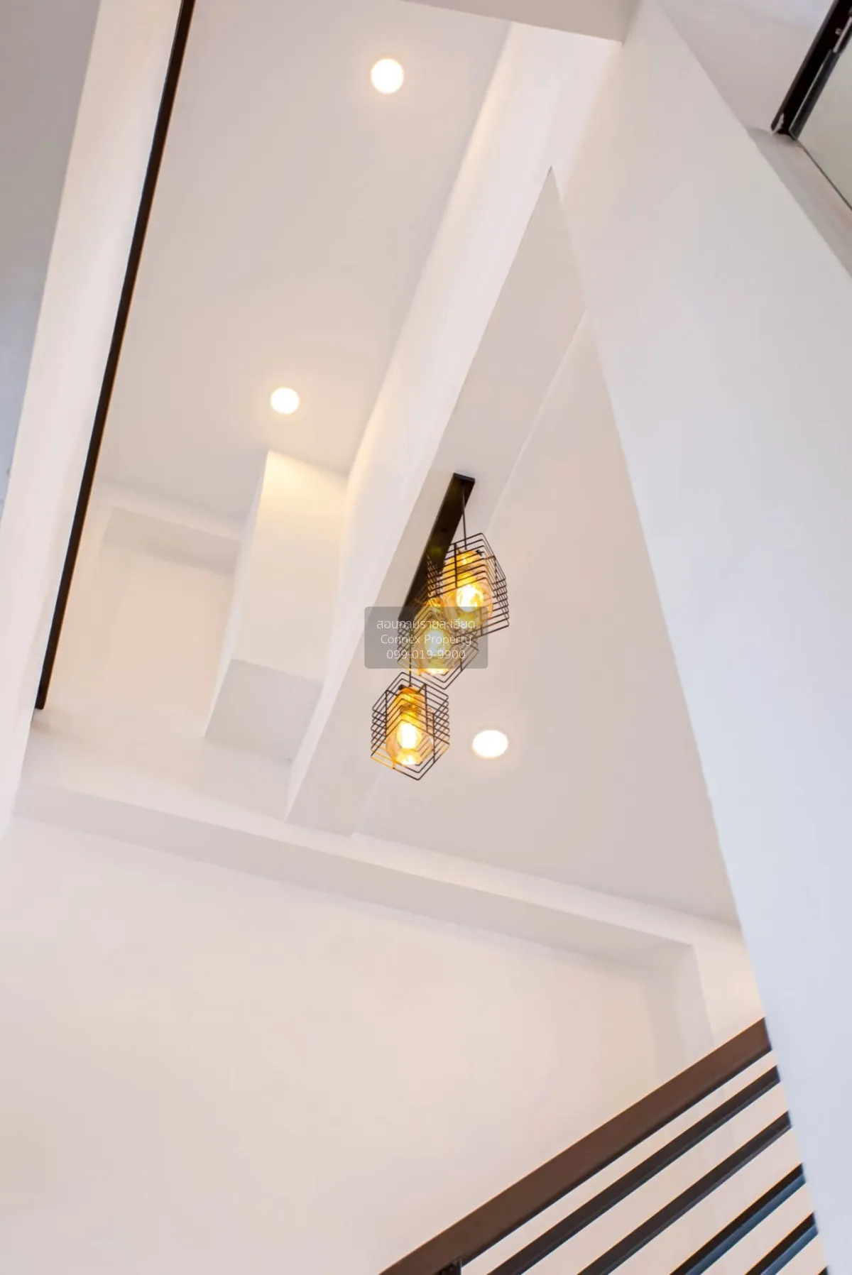 ขายทาวน์โฮม 3 ชั้น เลียบด่วนรามอินทรา ประดิษฐ์มนูธรรม 10 รีโนเวทใ