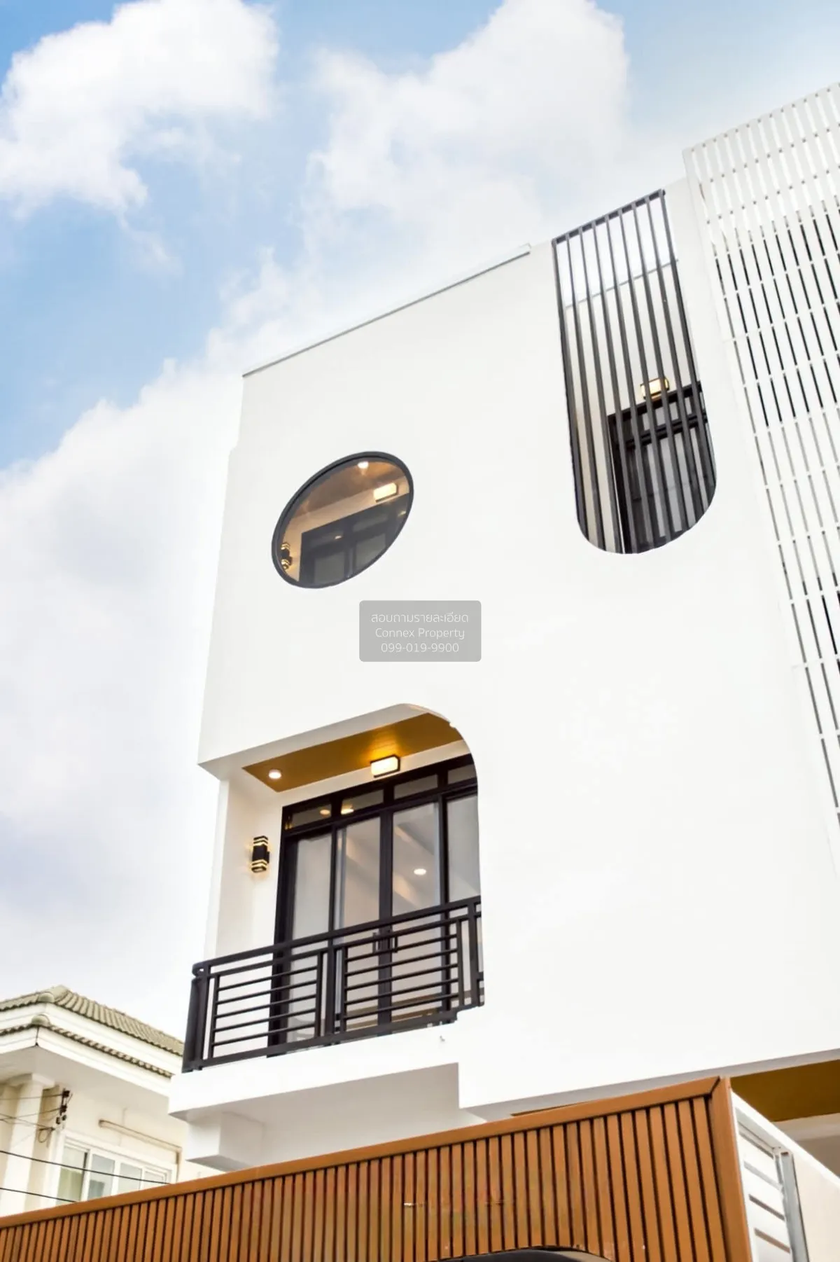 ขายทาวน์โฮม 3 ชั้น เลียบด่วนรามอินทรา ประดิษฐ์มนูธรรม 10 รีโนเวทใ