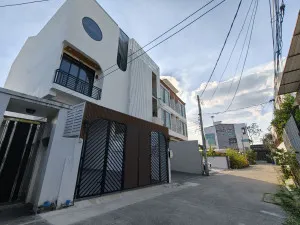 ขายทาวน์โฮม 3 ชั้น เลียบด่วนรามอินทรา ประดิษฐ์มนูธรรม 10 รีโนเวทใหม่ ใกล้รถไฟฟ้าสายสีเหลือง สถานีลาดพร้าว 83 คลองเจ้าคุณสิงห์ วังทองหลาง กรุงเทพ CX-141606