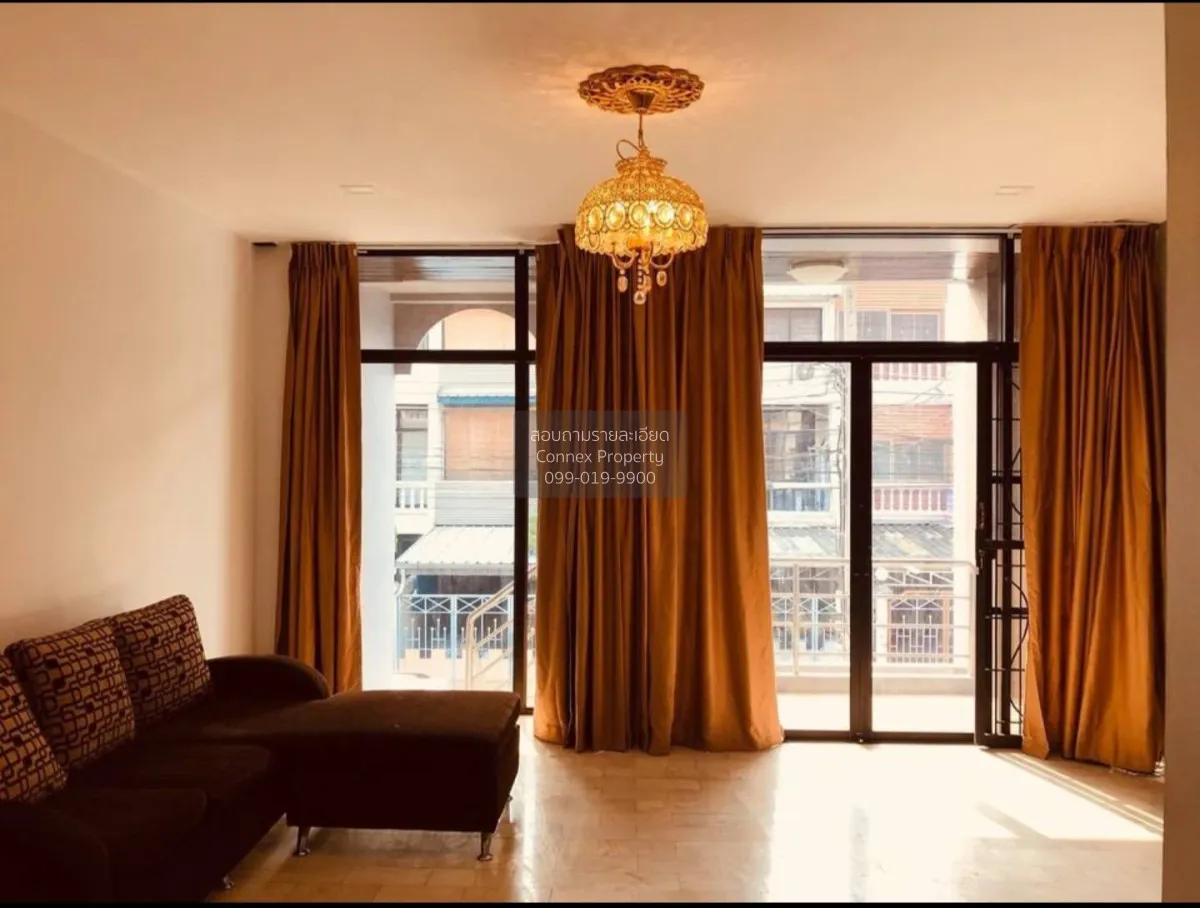 ขายทาวน์เฮ้าส์/ทาวน์โฮม  วอร์เรน แมนชั่น 2 รีโนเวทใหม่ ลาดยาว เขต 3