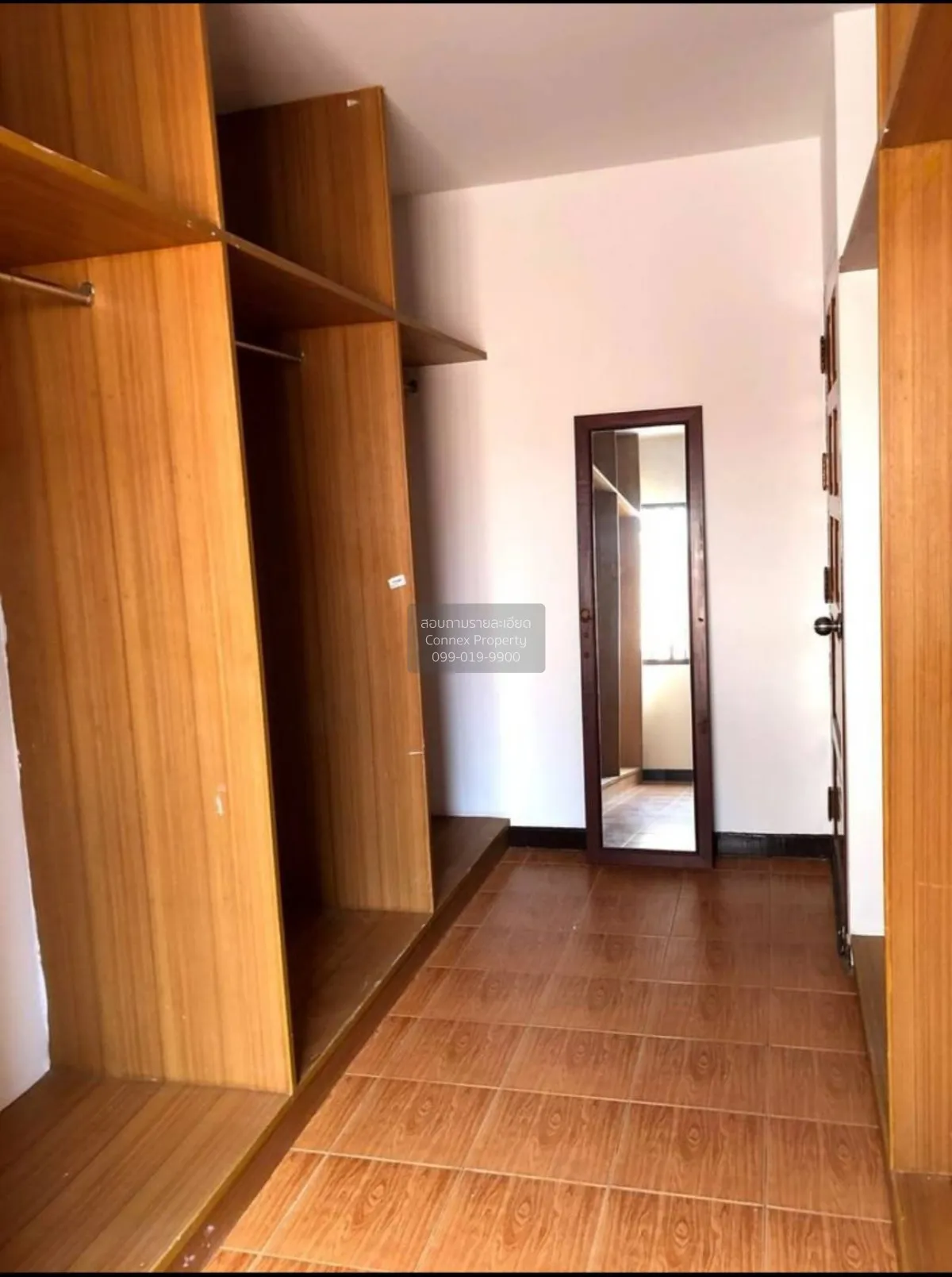 ขายทาวน์เฮ้าส์/ทาวน์โฮม  วอร์เรน แมนชั่น 2 รีโนเวทใหม่ ลาดยาว เขต