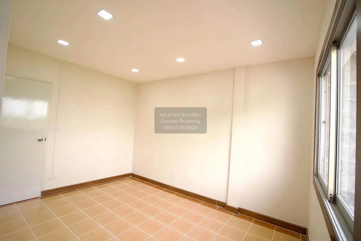 For Sale Townhouse/Townhome  , Baan Dan Thong Village , Bang Pho 