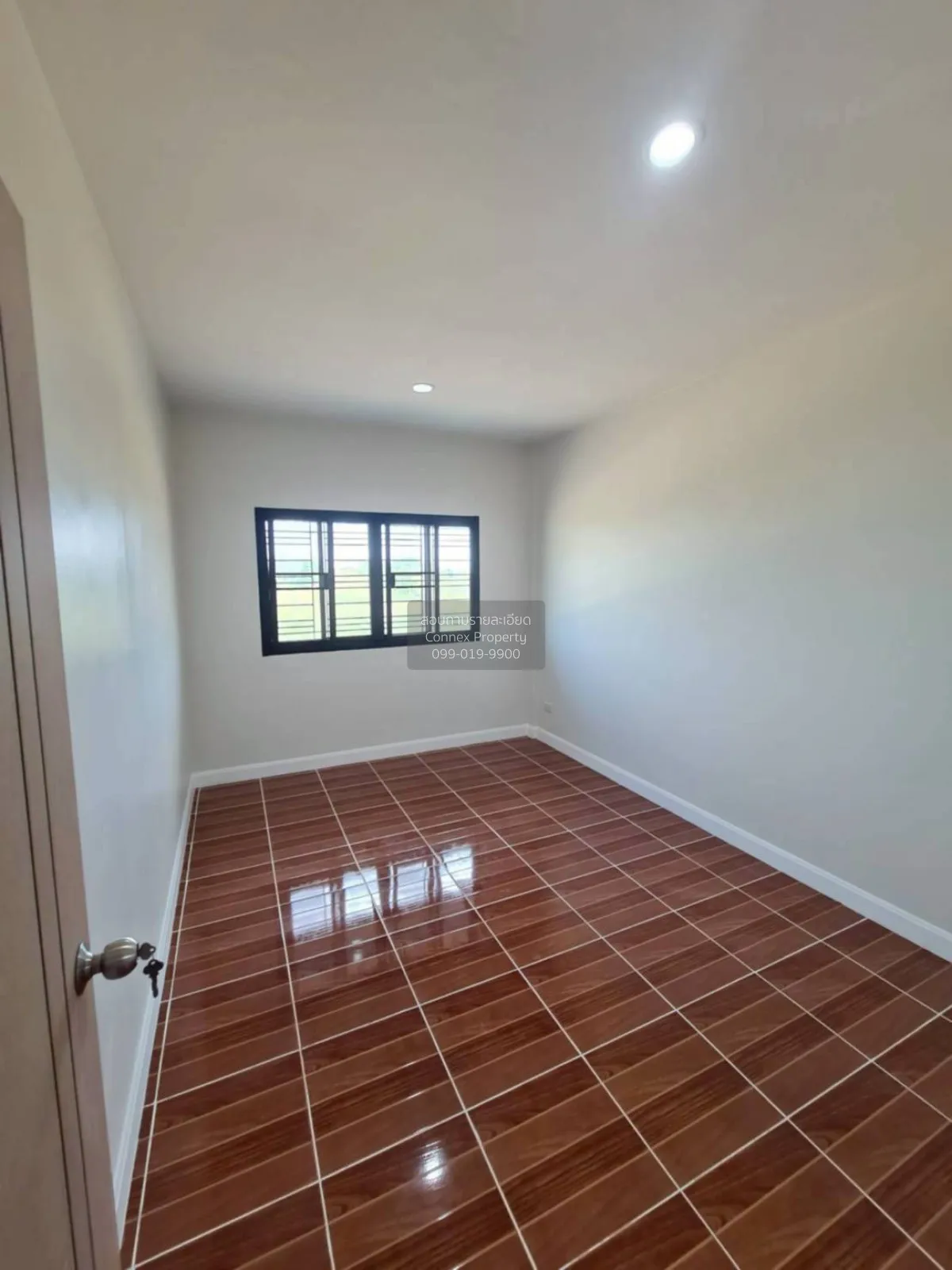 For Sale Townhouse/Townhome  , Thanajit Bangkruai , corner unit ,