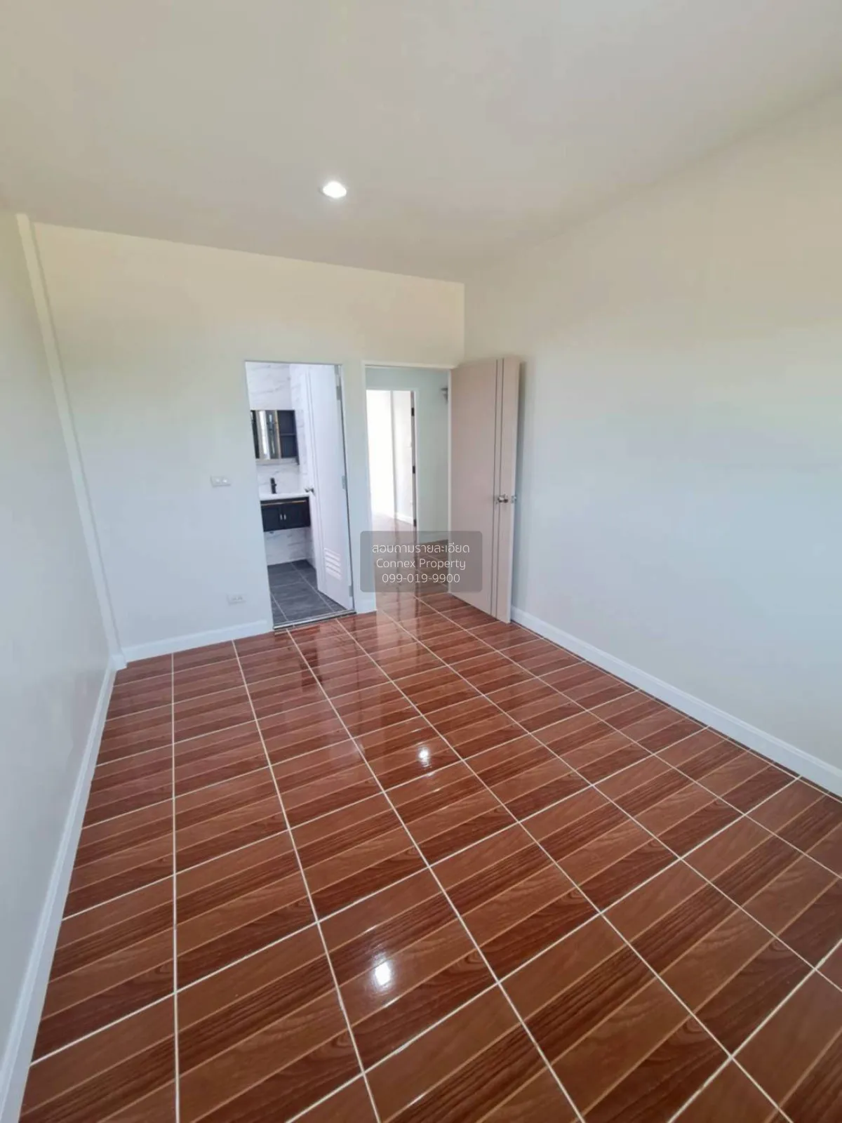 For Sale Townhouse/Townhome  , Thanajit Bangkruai , corner unit ,