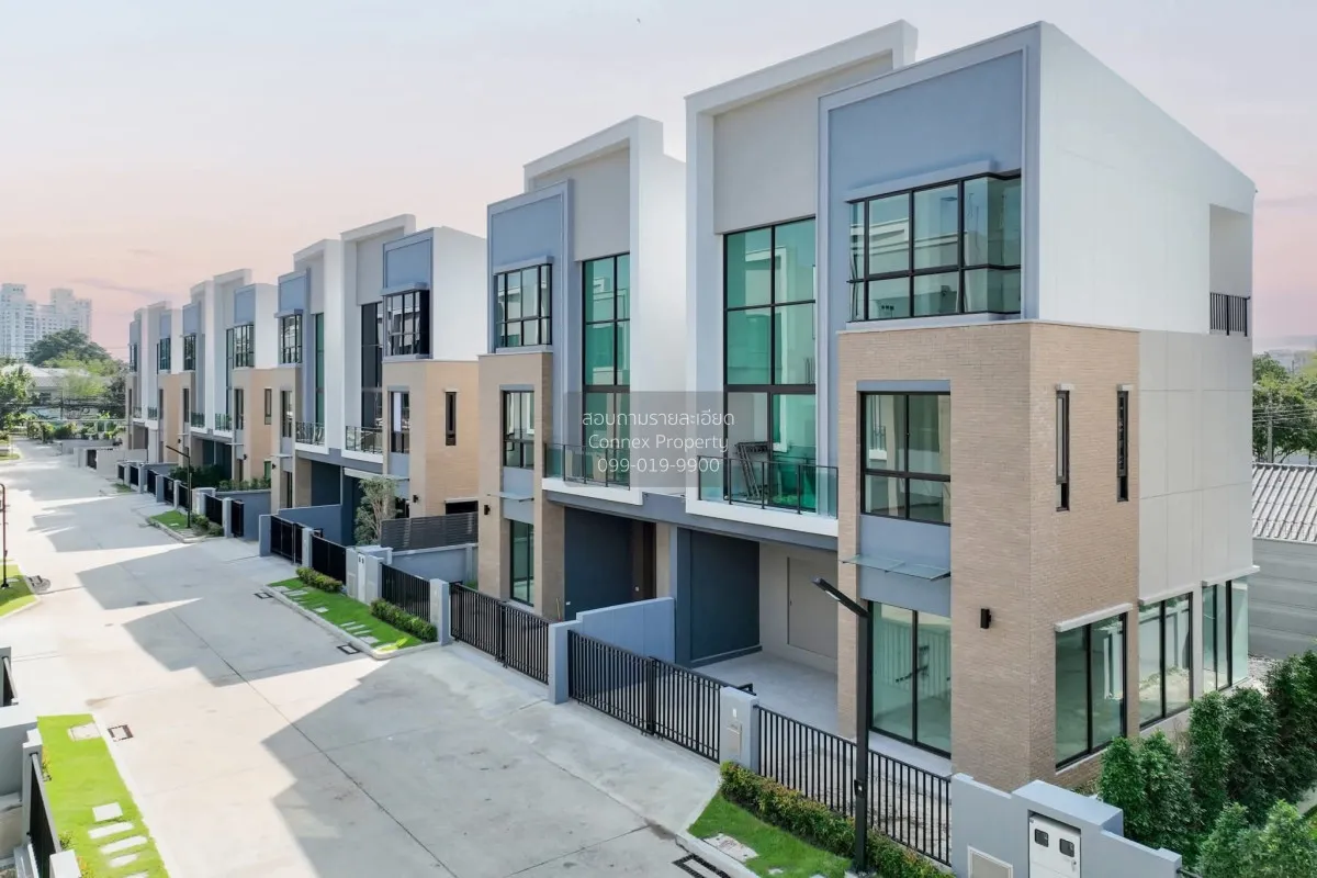 ขายทาวน์เฮ้าส์/ทาวน์โฮม  เอสทารา เฮเว่น พัฒนาการ 20 สวนหลวง เขต ส 2