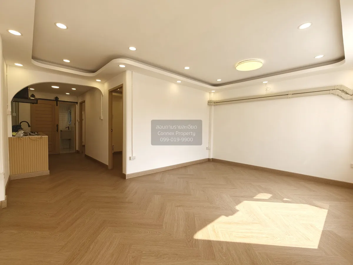 ขายทาวน์เฮ้าส์ ซอยนวลจันทร์ 36 แยก 4 บ้านรีโนเวทใหม่ หลังริม ใกล้