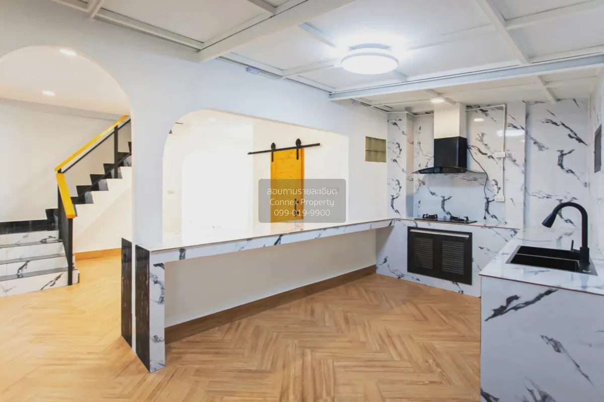 For Sale Office, Soi 20 Mithuna Huai Khwang , nice view , wide fr 3