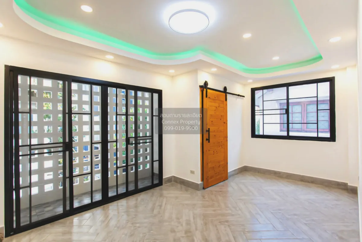 For Sale Office, Soi 20 Mithuna Huai Khwang , nice view , wide fr