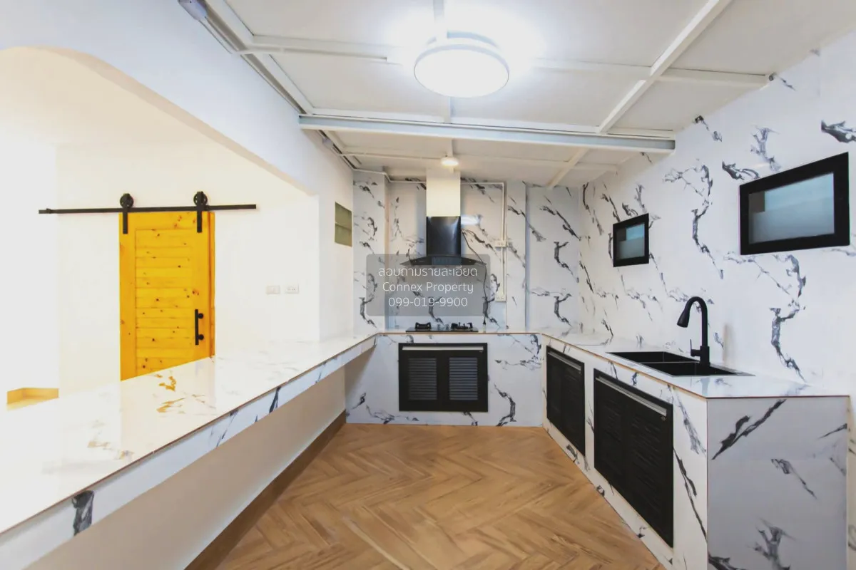 For Sale Office, Soi 20 Mithuna Huai Khwang , nice view , wide fr