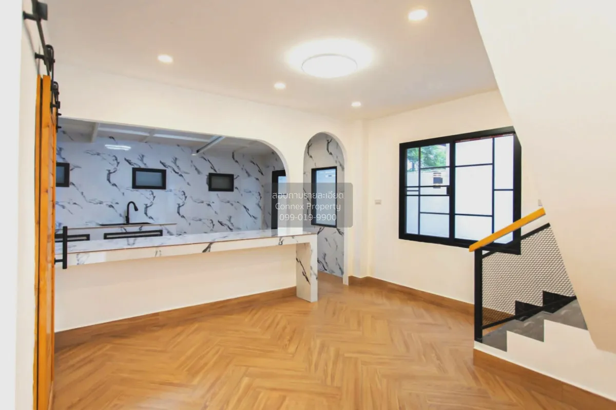 For Sale Office, Soi 20 Mithuna Huai Khwang , nice view , wide fr