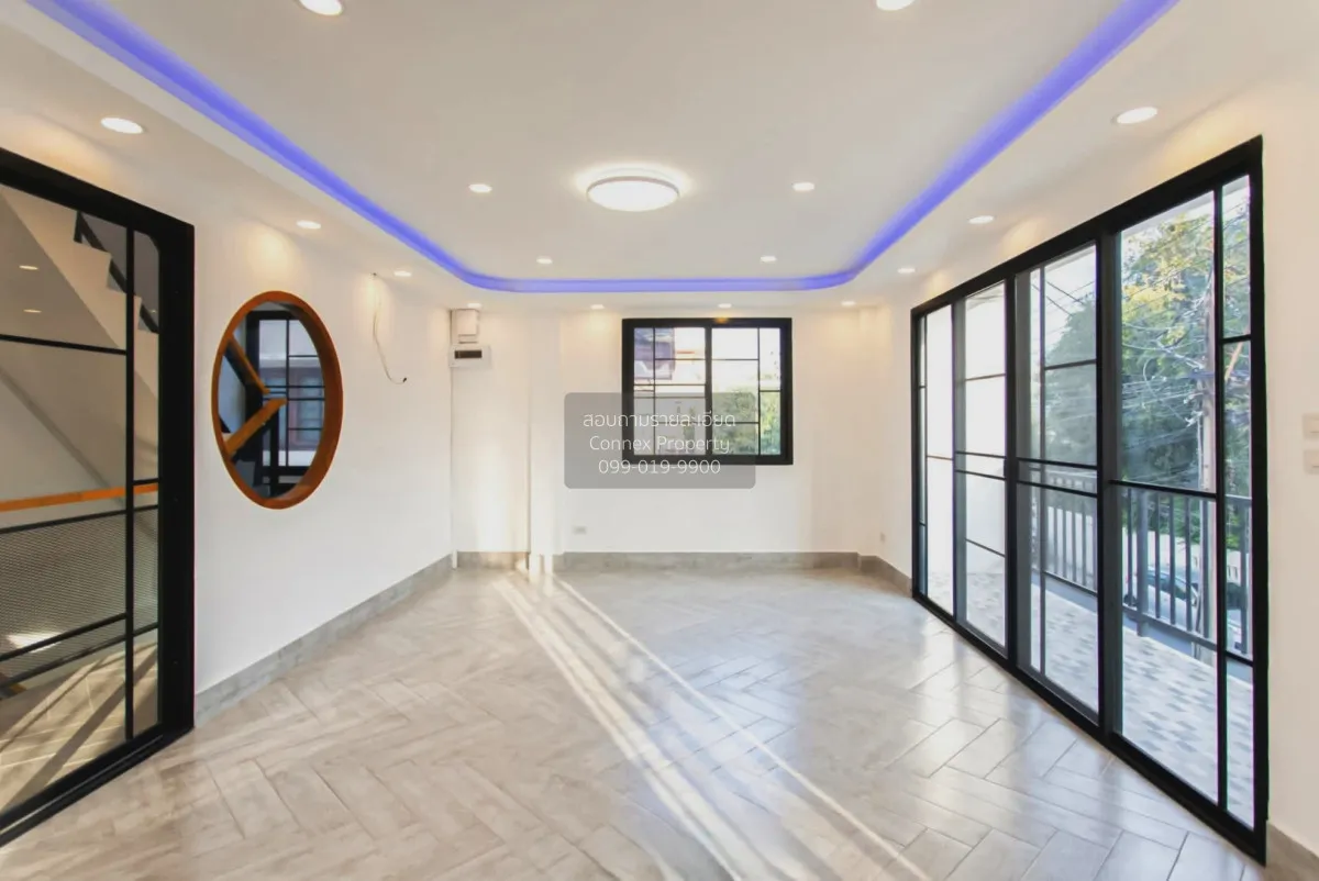 For Sale Office, Soi 20 Mithuna Huai Khwang , nice view , wide fr