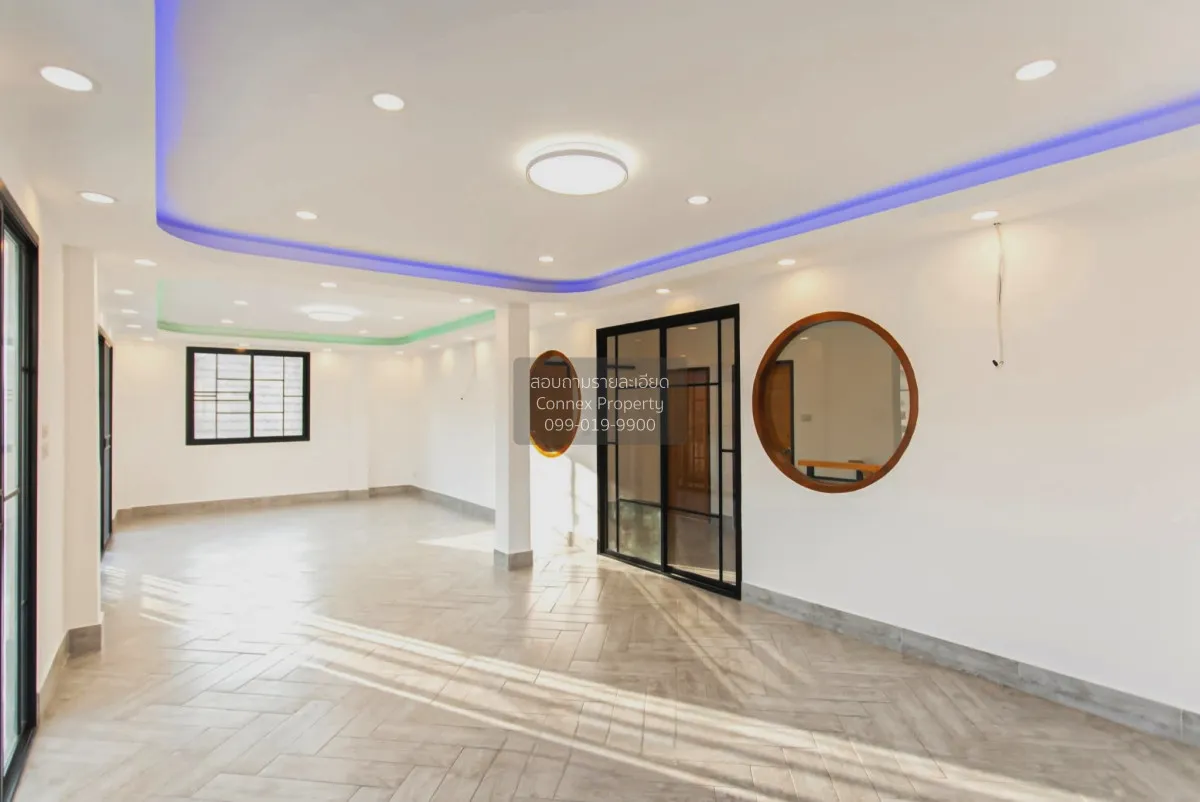 For Sale Office, Soi 20 Mithuna Huai Khwang , nice view , wide fr