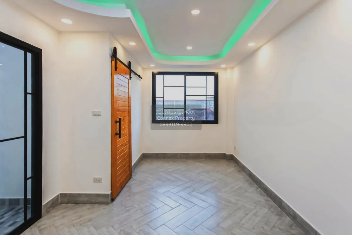 For Sale Office, Soi 20 Mithuna Huai Khwang , nice view , wide fr