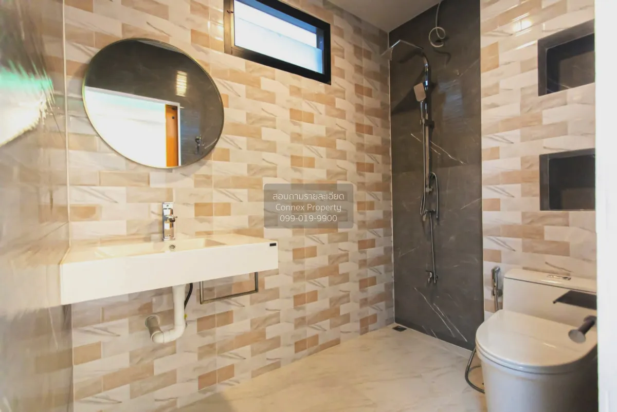 For Sale Office, Soi 20 Mithuna Huai Khwang , nice view , wide fr