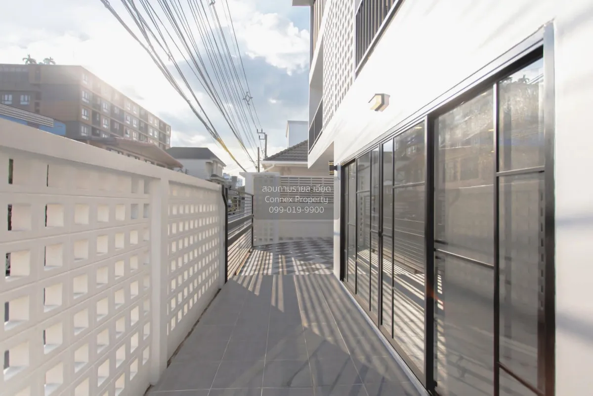 For Sale Office, Soi 20 Mithuna Huai Khwang , nice view , wide fr