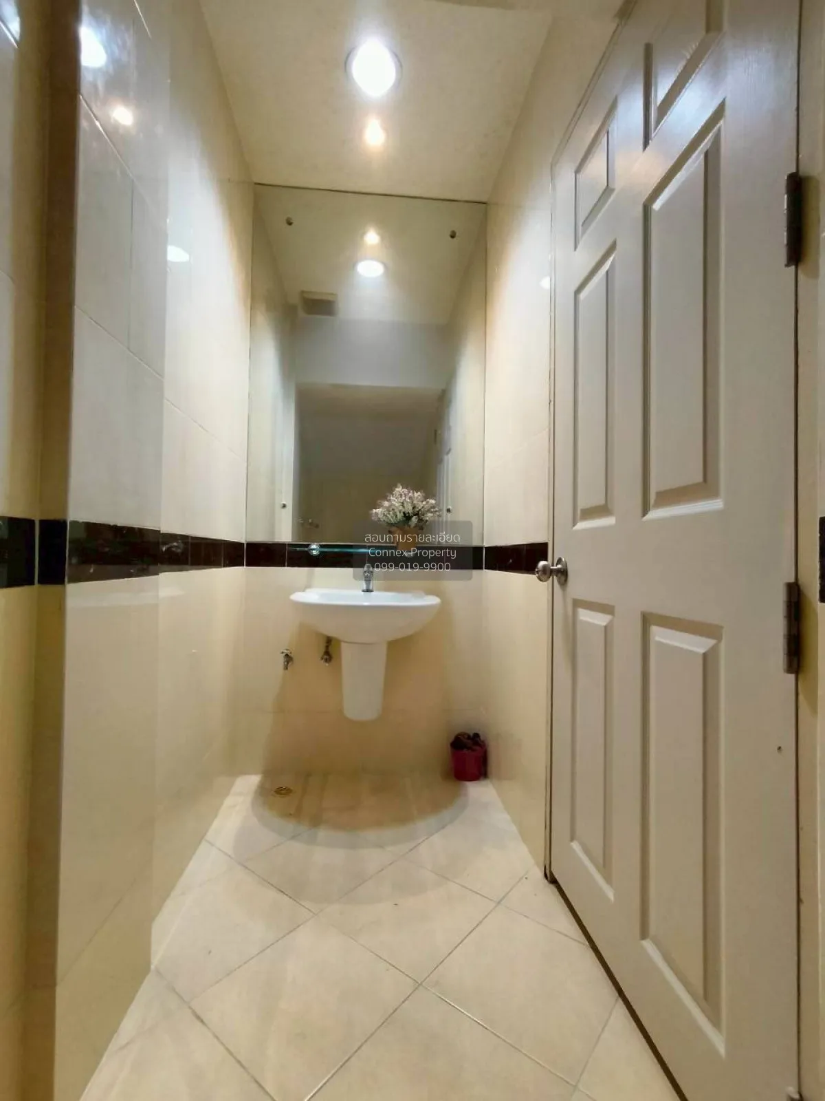 ขายทาวน์เฮ้าส์/ทาวน์โฮม  บ้านกลางเมือง มอนติ - คาร์โล ลาดยาว เขต 