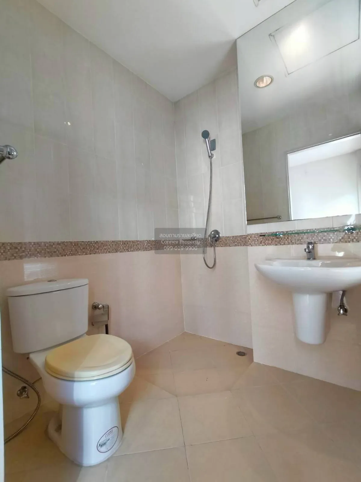 ขายทาวน์เฮ้าส์/ทาวน์โฮม  บ้านกลางเมือง มอนติ - คาร์โล ลาดยาว เขต 