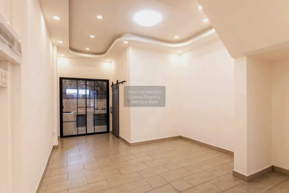 ทาวน์โฮม ซอยเสรีไทย 17 รีโนเวทใหม่ 3 ชั้น เนื้อที่ 27 ตร.วา 4 นอน