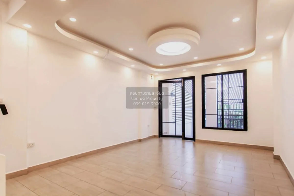 ทาวน์โฮม ซอยเสรีไทย 17 รีโนเวทใหม่ 3 ชั้น เนื้อที่ 27 ตร.วา 4 นอน