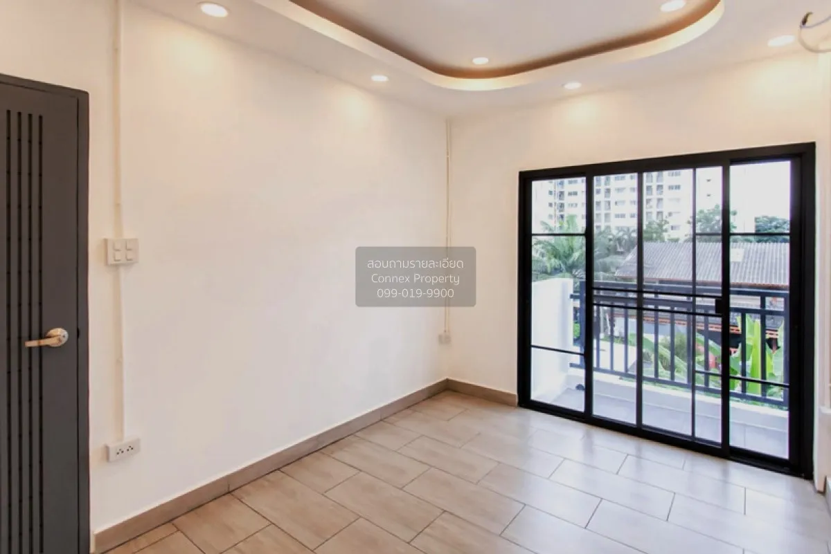 ทาวน์โฮม ซอยเสรีไทย 17 รีโนเวทใหม่ 3 ชั้น เนื้อที่ 27 ตร.วา 4 นอน