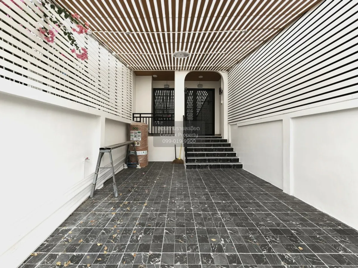 ทาวน์โฮม ซอยเสรีไทย 17 รีโนเวทใหม่ 3 ชั้น เนื้อที่ 27 ตร.วา 4 นอน