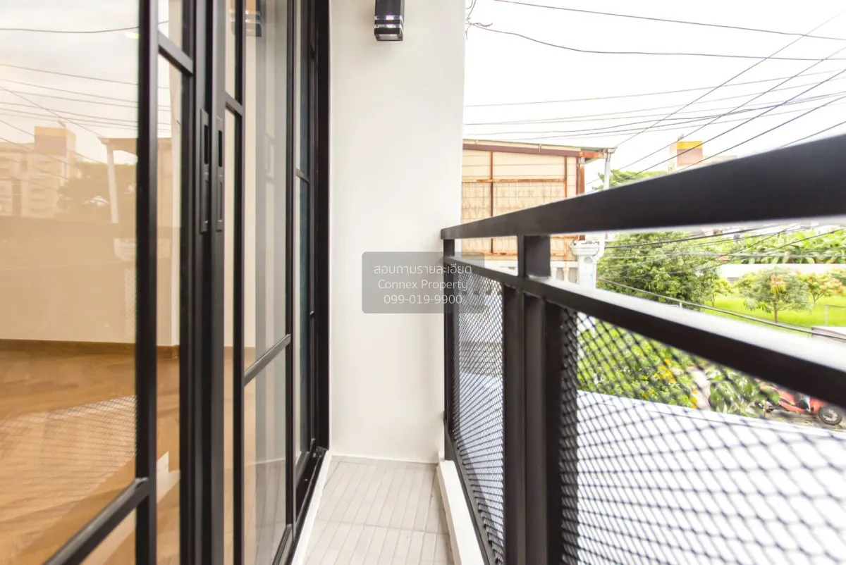 ขายทาวน์เฮ้าส์/ทาวน์โฮม  ประชากรไทย ลาดพร้าว 93 รีโนเวทใหม่ วังทอ