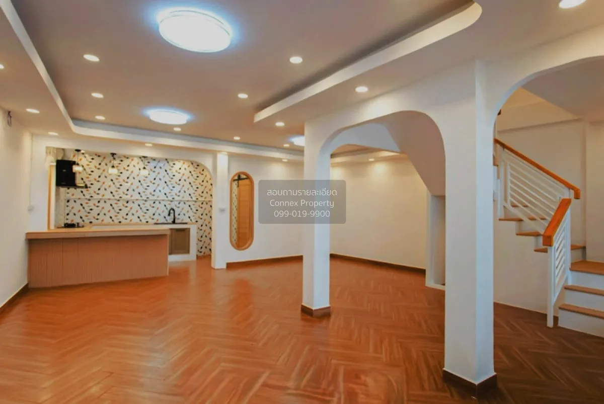 ขายทาวน์เฮ้าส์/ทาวน์โฮม  ประชากรไทย ลาดพร้าว 93 หน้ากว้าง รีโนเวท