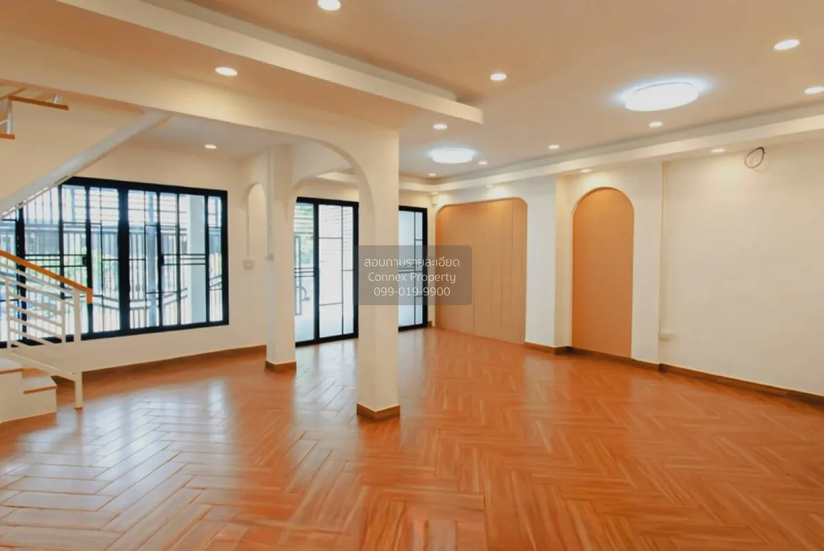 ขายทาวน์เฮ้าส์/ทาวน์โฮม  ประชากรไทย ลาดพร้าว 93 หน้ากว้าง รีโนเวท