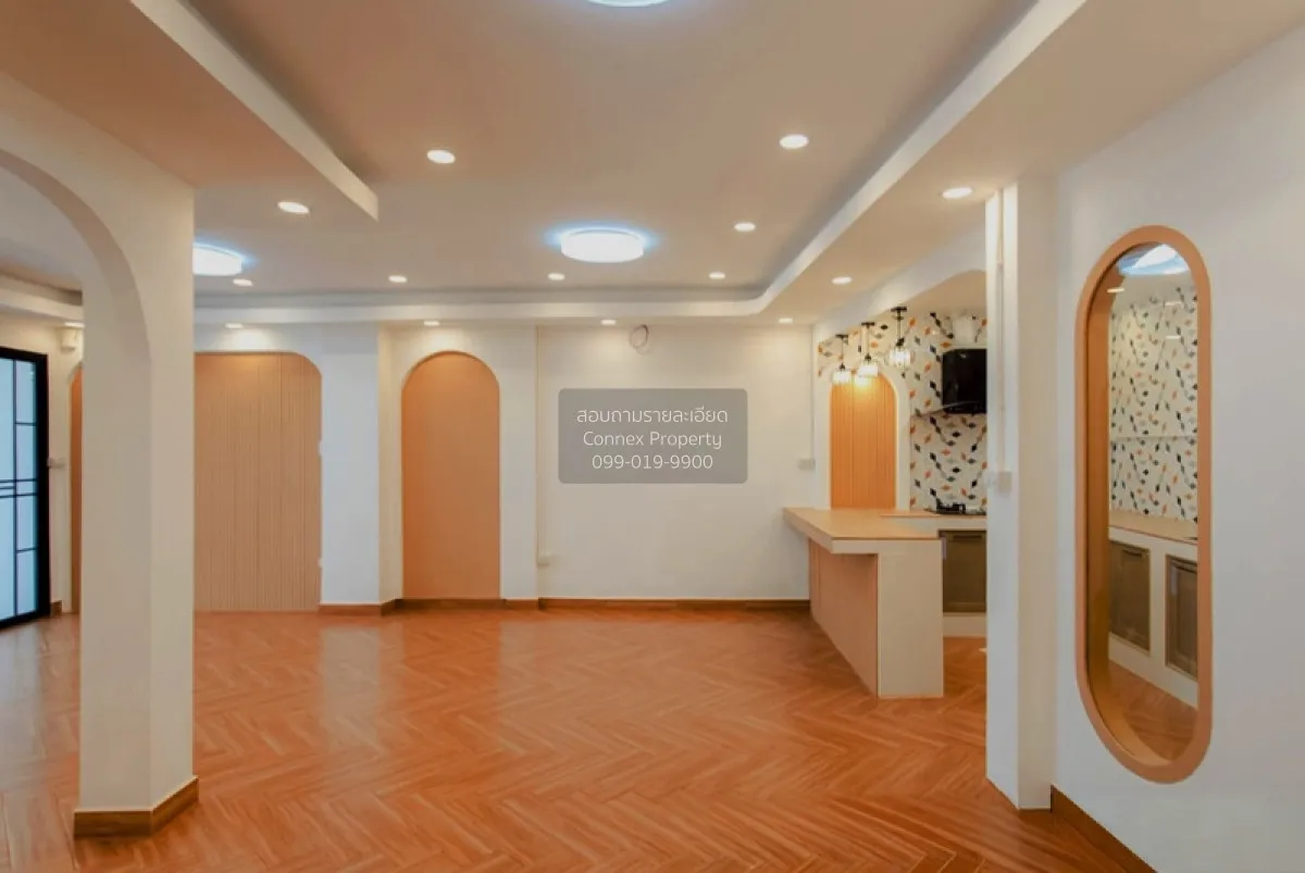 ขายทาวน์เฮ้าส์/ทาวน์โฮม  ประชากรไทย ลาดพร้าว 93 หน้ากว้าง รีโนเวท