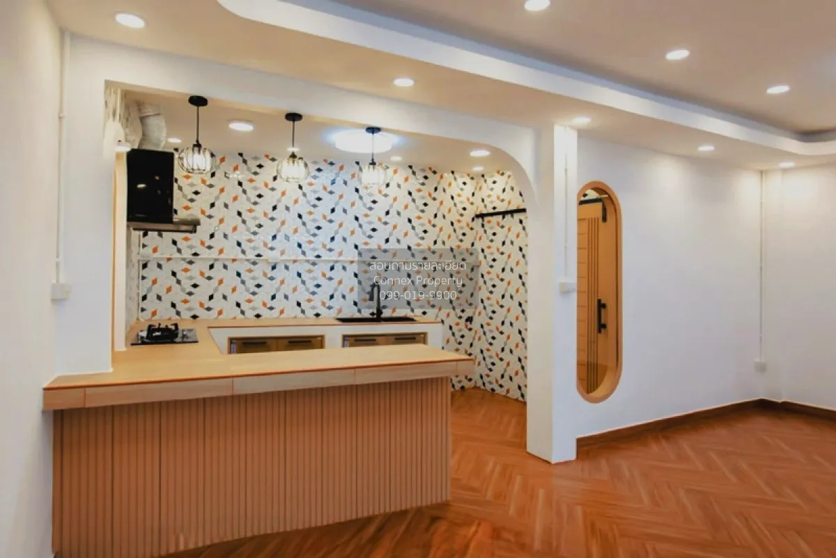 ขายทาวน์เฮ้าส์/ทาวน์โฮม  ประชากรไทย ลาดพร้าว 93 หน้ากว้าง รีโนเวท