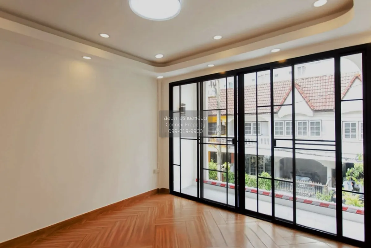 ขายทาวน์เฮ้าส์/ทาวน์โฮม  ประชากรไทย ลาดพร้าว 93 หน้ากว้าง รีโนเวท