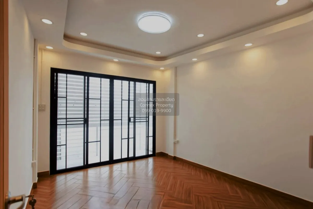 ขายทาวน์เฮ้าส์/ทาวน์โฮม  ประชากรไทย ลาดพร้าว 93 หน้ากว้าง รีโนเวท