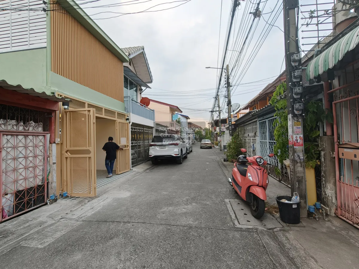 For Sale Townhouse, Ladprao 63 , newly renovated , Wang Thong Lan