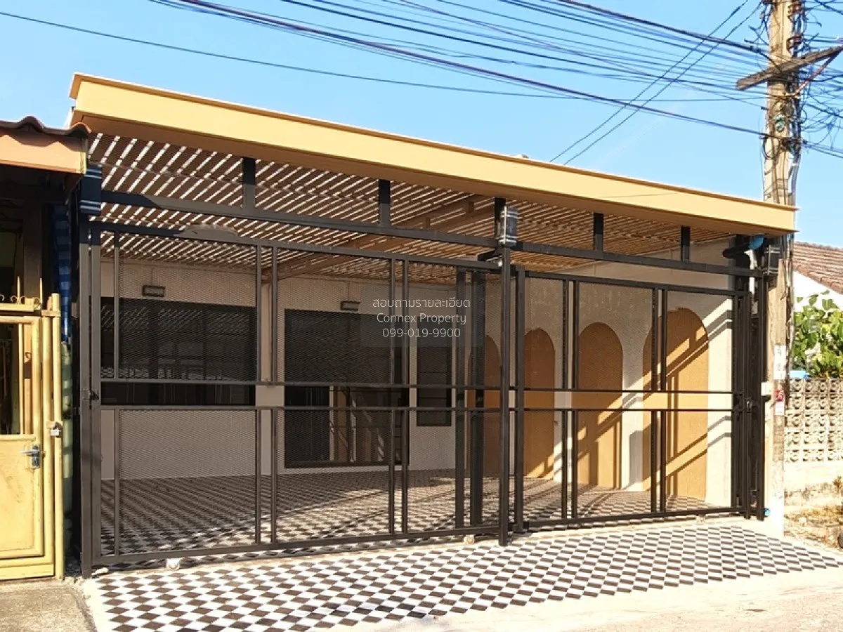 For Sale Townhouse/Townhome  , Tho Rung Soi Nawamin 111 , wide fr 1