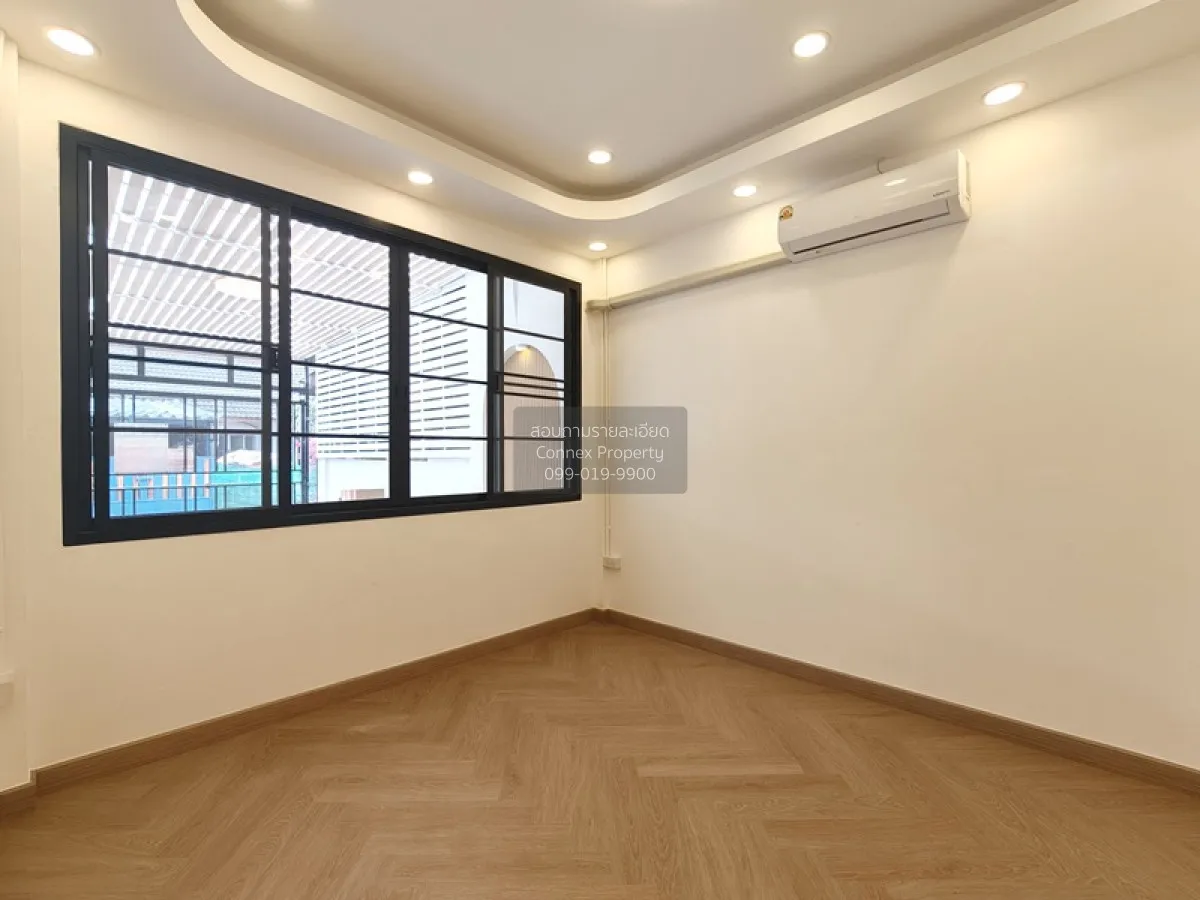 For Sale Townhouse/Townhome  , Tho Rung Soi Nawamin 111 , wide fr