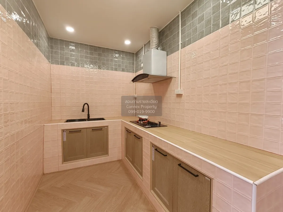 For Sale Townhouse/Townhome  , Tho Rung Soi Nawamin 111 , wide fr