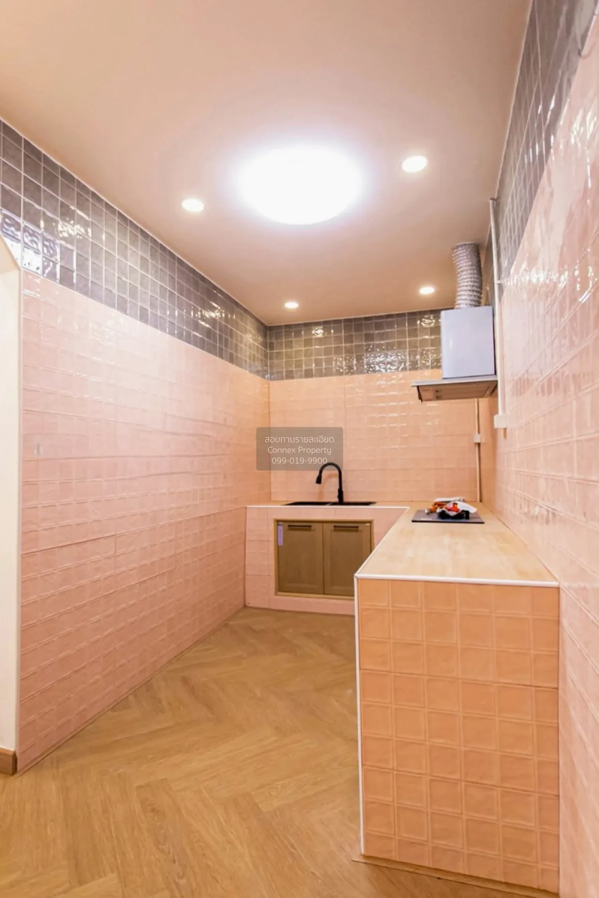 For Sale Townhouse/Townhome  , Tho Rung Soi Nawamin 111 , wide fr