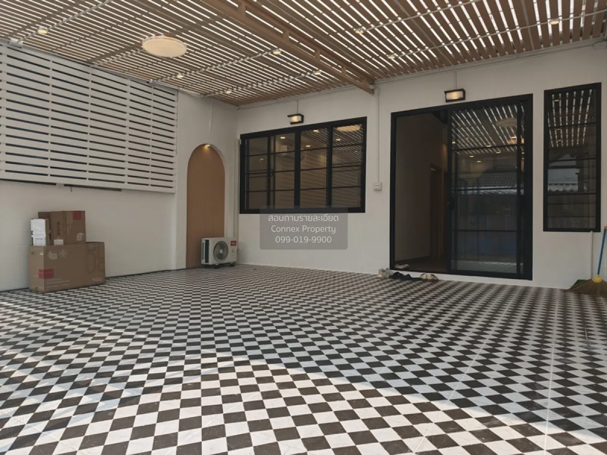 For Sale Townhouse/Townhome  , Tho Rung Soi Nawamin 111 , wide fr