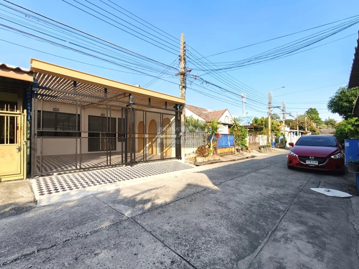 For Sale Townhouse/Townhome  , Tho Rung Soi Nawamin 111 , wide fr