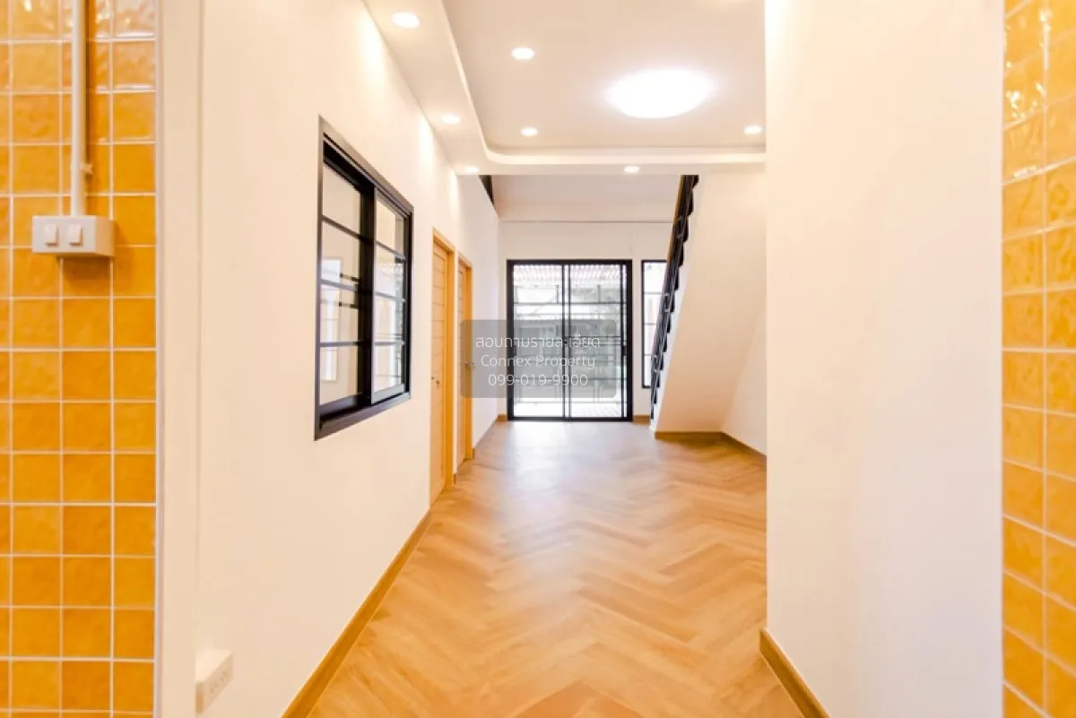 For Sale Townhouse/Townhome  , Tho Rung Soi Nawamin 111 , corner  4