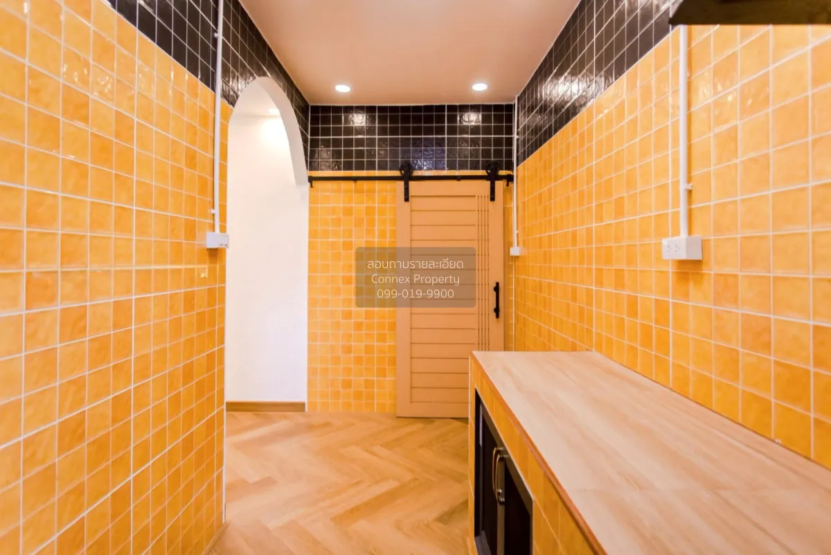 For Sale Townhouse/Townhome  , Tho Rung Soi Nawamin 111 , corner 