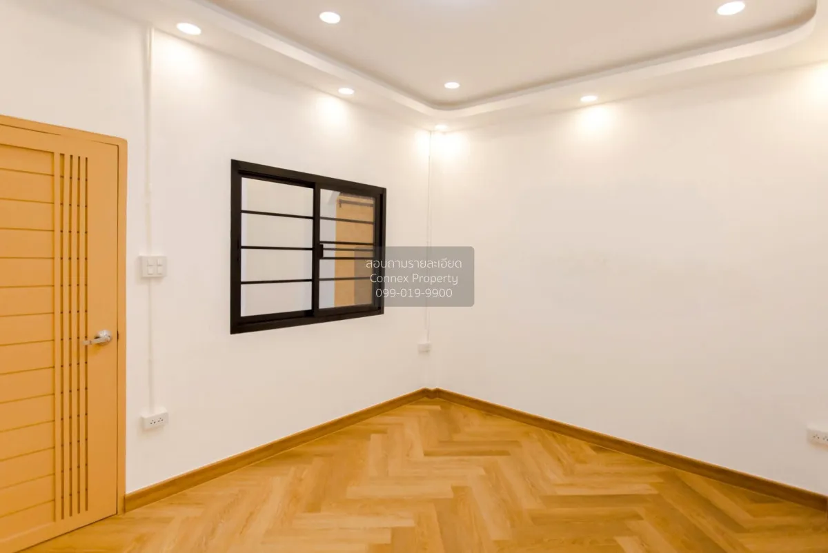 For Sale Townhouse/Townhome  , Tho Rung Soi Nawamin 111 , corner 